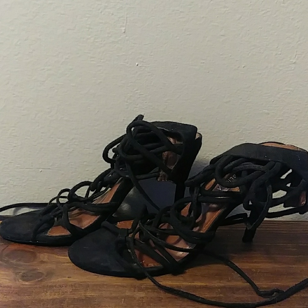 Heels - Picture 2 of 3